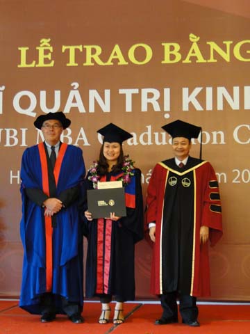Thuê áo tốt nghiệp mam non tieu hoc